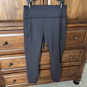 LULULEMON WUNDER TRAIN 7/8 TIGHTS. SZ.10 BLACK